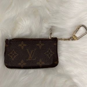 Louis Vuitton key card holder !